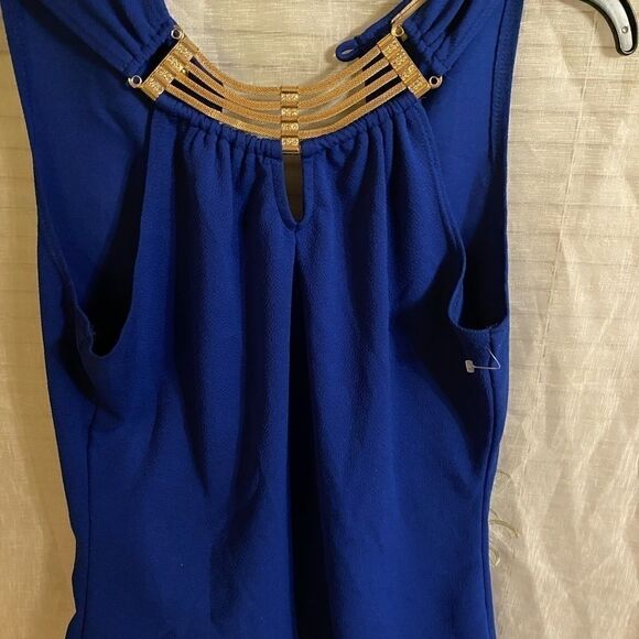 ❄️Fashion Magazine  women’s top Size: large - Picture 4 of 6